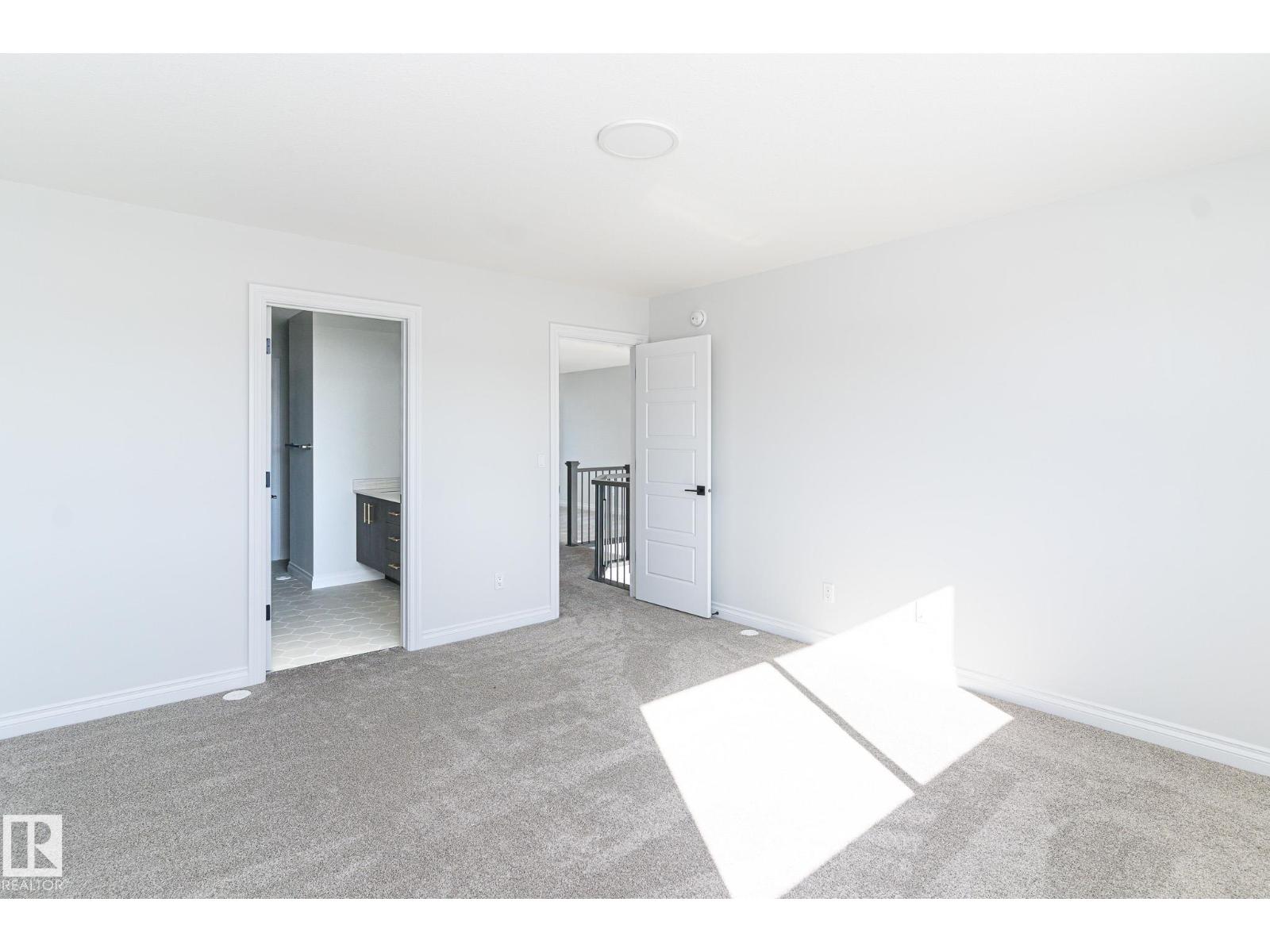 911 18 AV NW, Edmonton