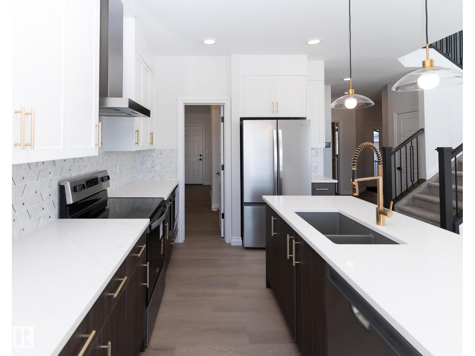 911 18 AV NW, Edmonton