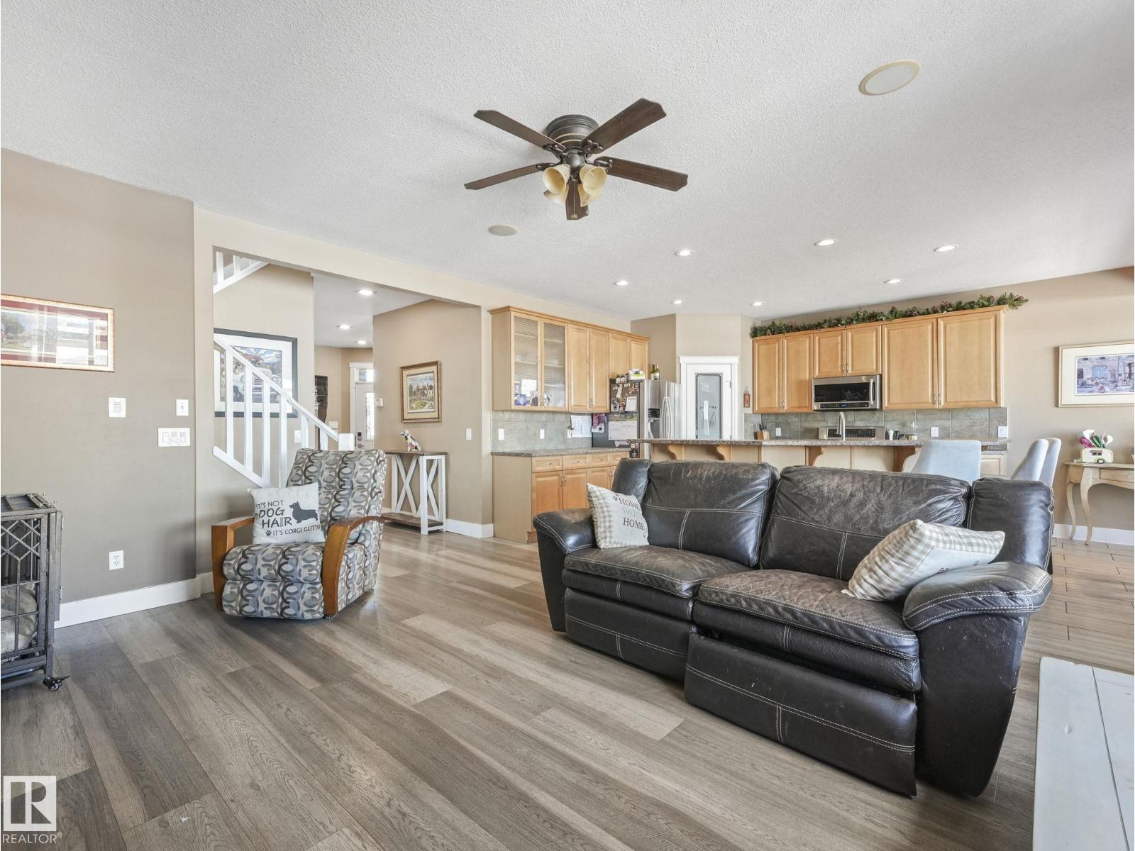 6210 53 AV, Beaumont