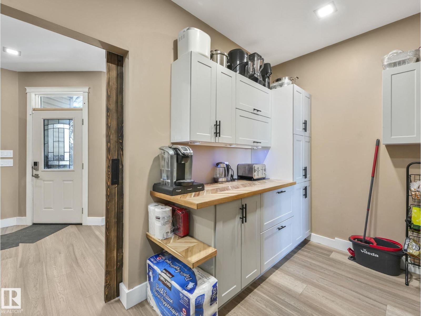 6210 53 AV, Beaumont