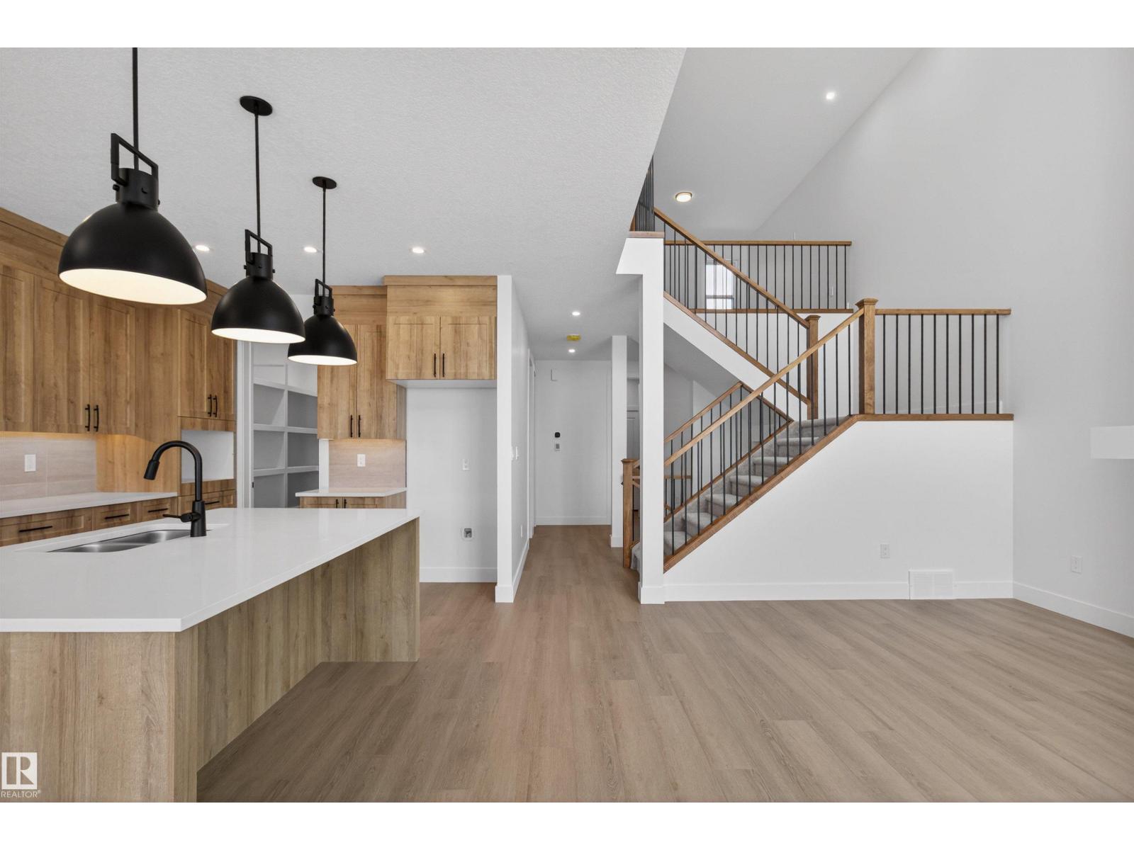 16512 34 AV SW - 13