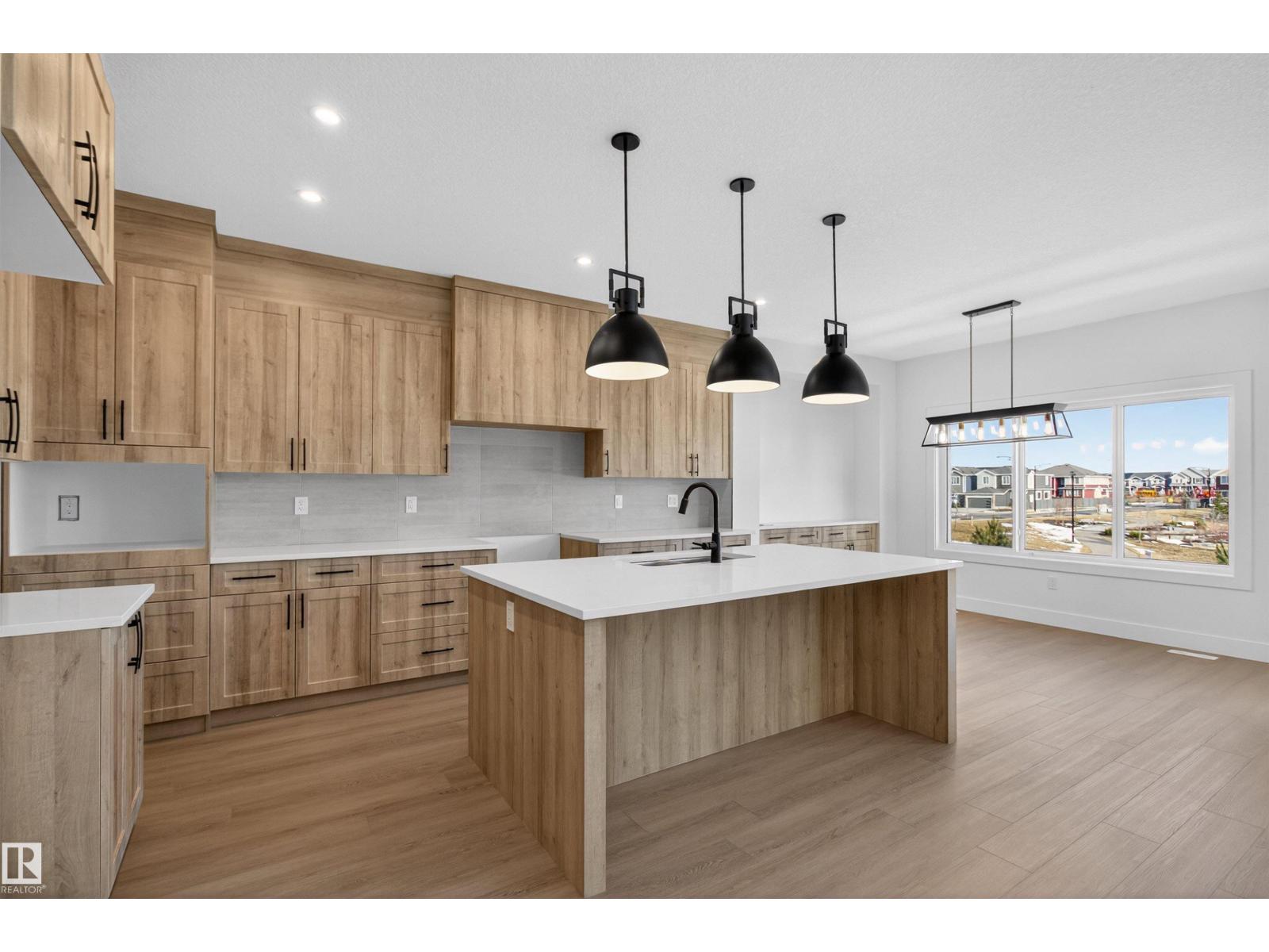 16716 34 AV SW - 12