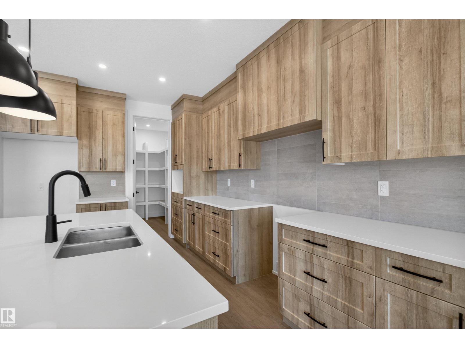 16716 34 AV SW - 15