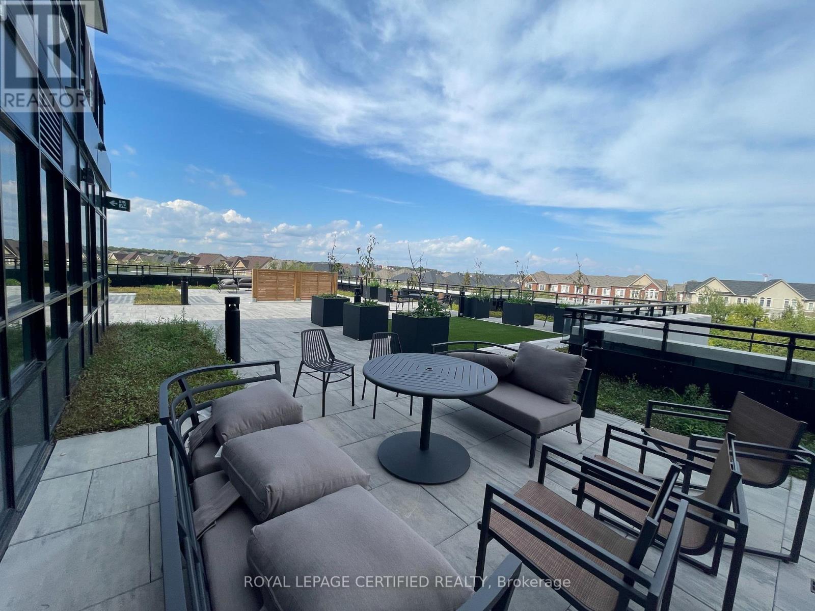 #131 395 DUNDAS STREET - 32