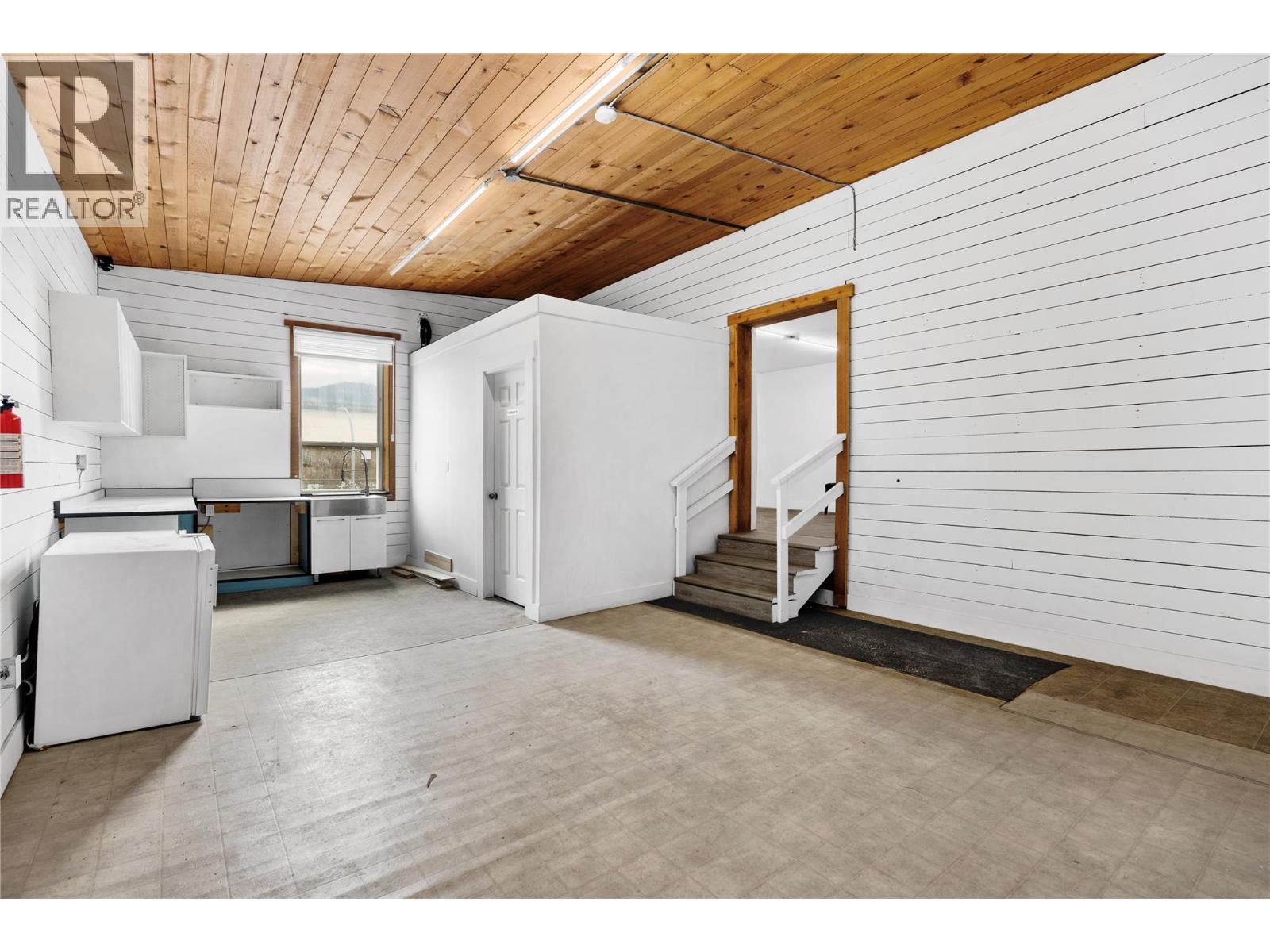 A/B 986 VICTORIA Street, Kamloops