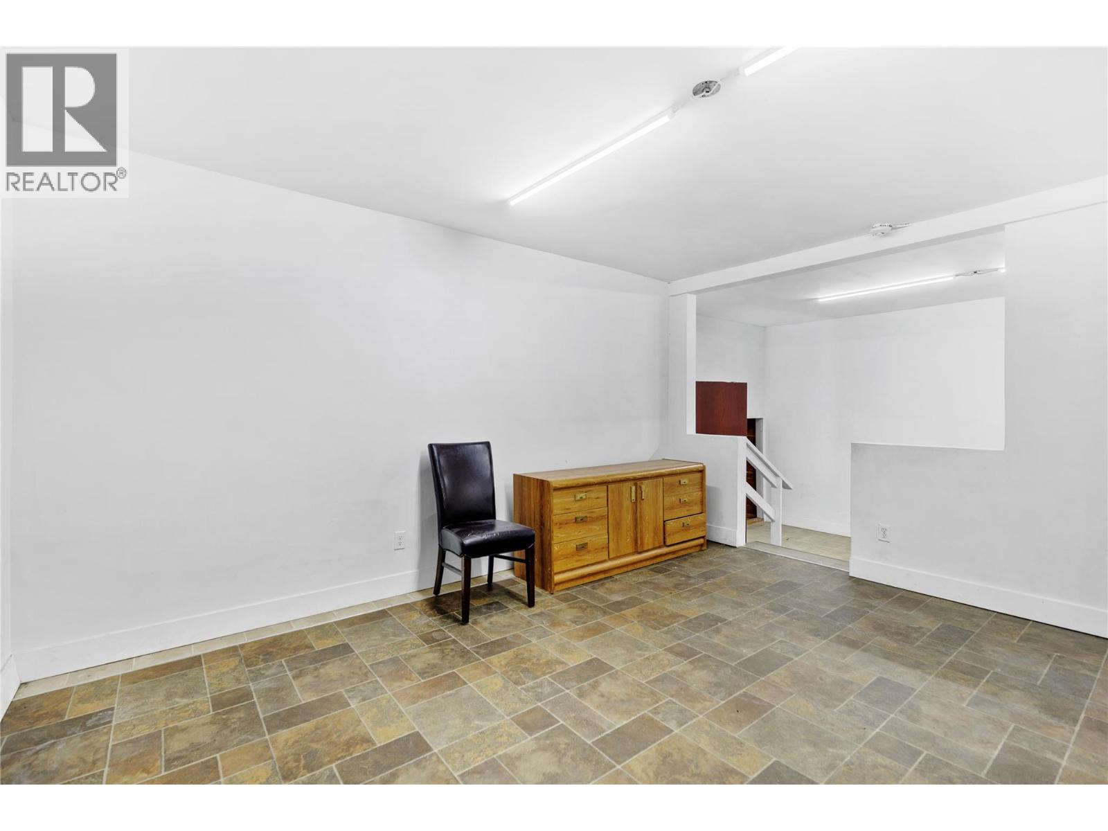 A/B 986 VICTORIA Street, Kamloops