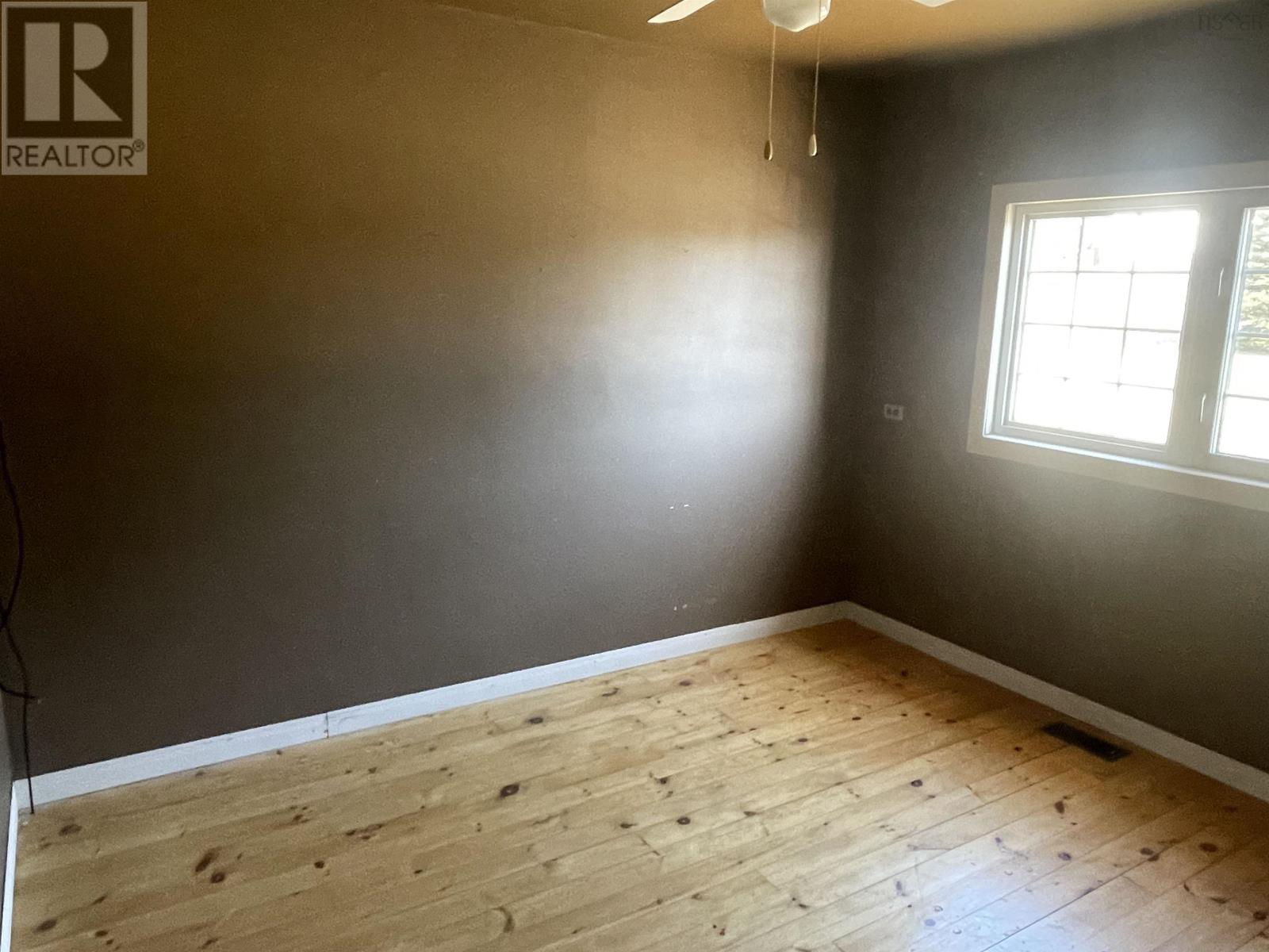 Property 10 of 13 of 2685 High Road