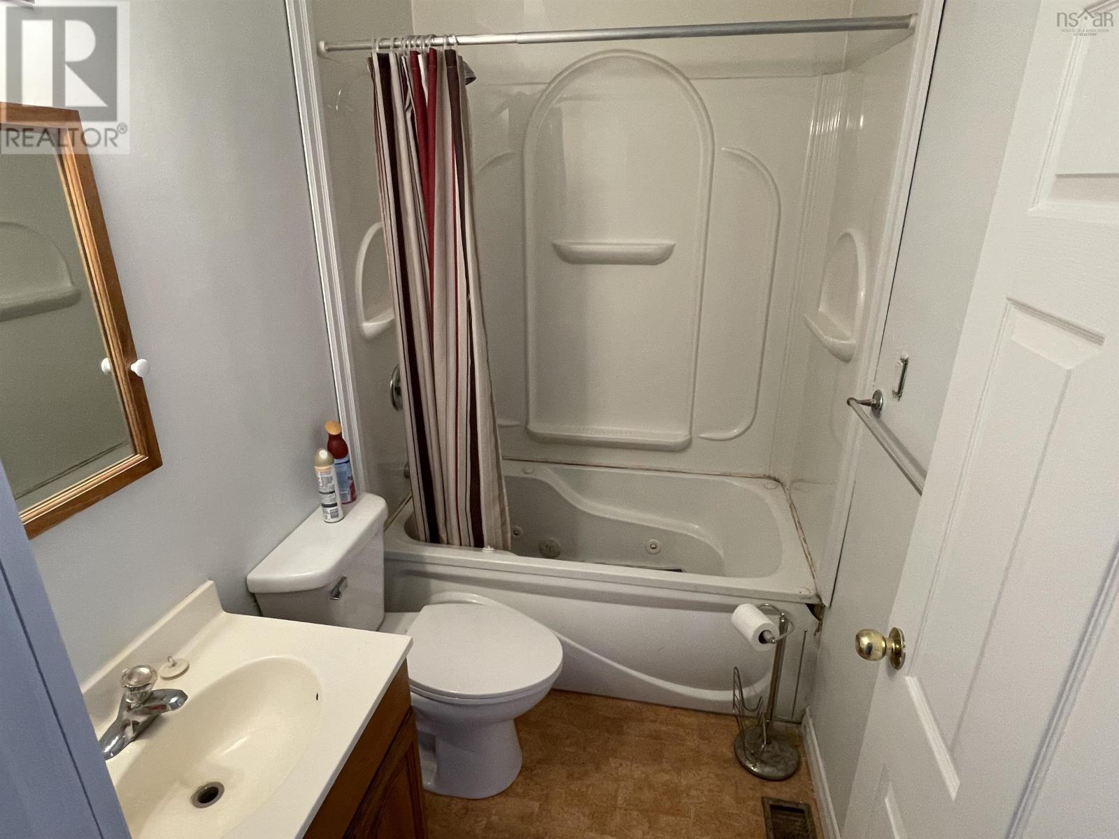 Property 11 of 13 of 2685 High Road