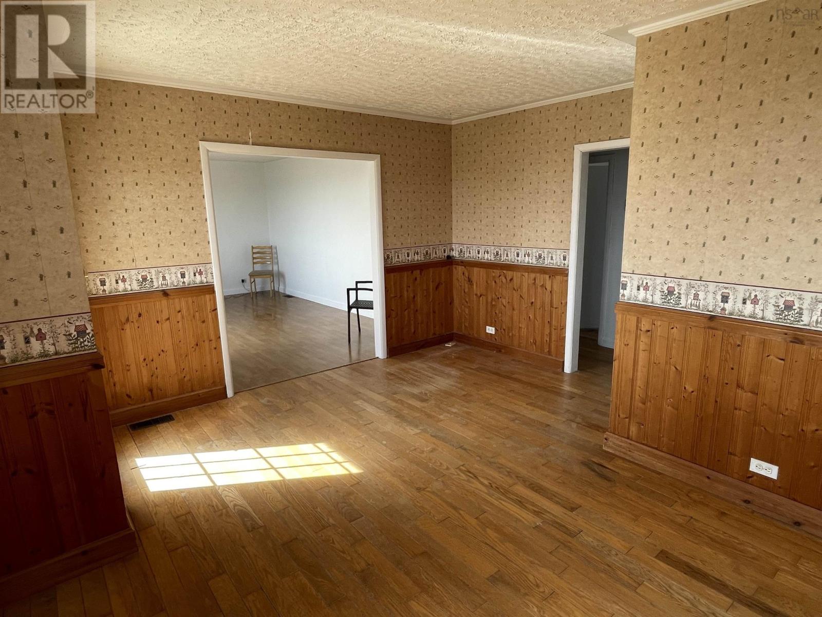 Property 7 of 13 of 2685 High Road