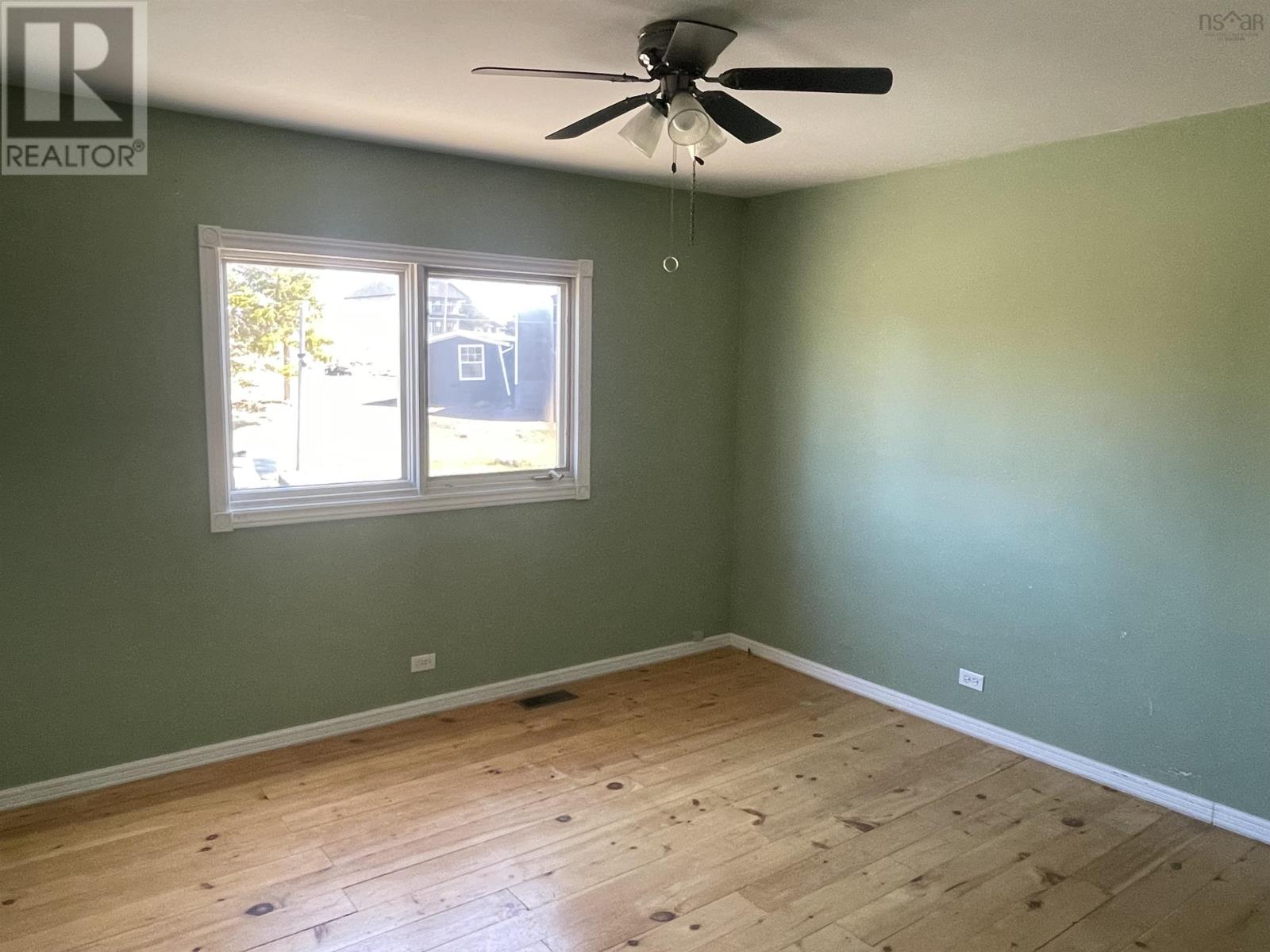 Property 9 of 13 of 2685 High Road