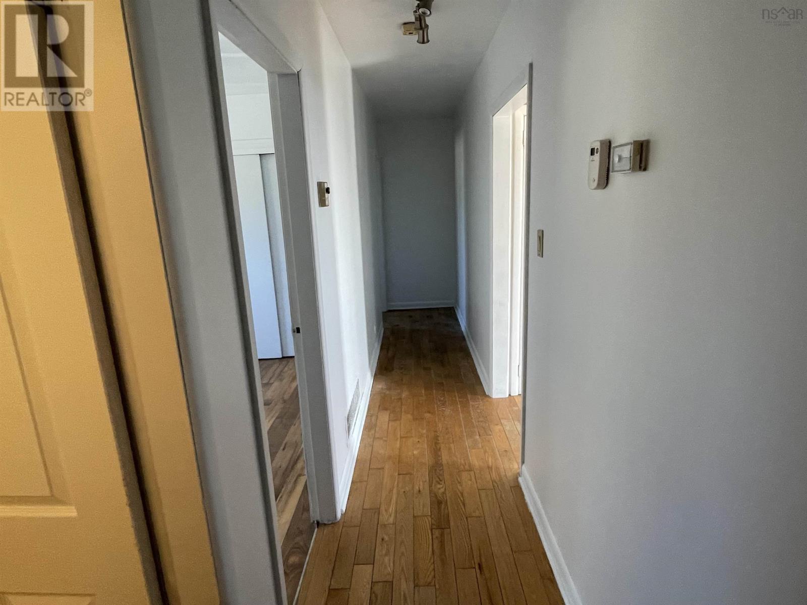 Property 12 of 13 of 2685 High Road