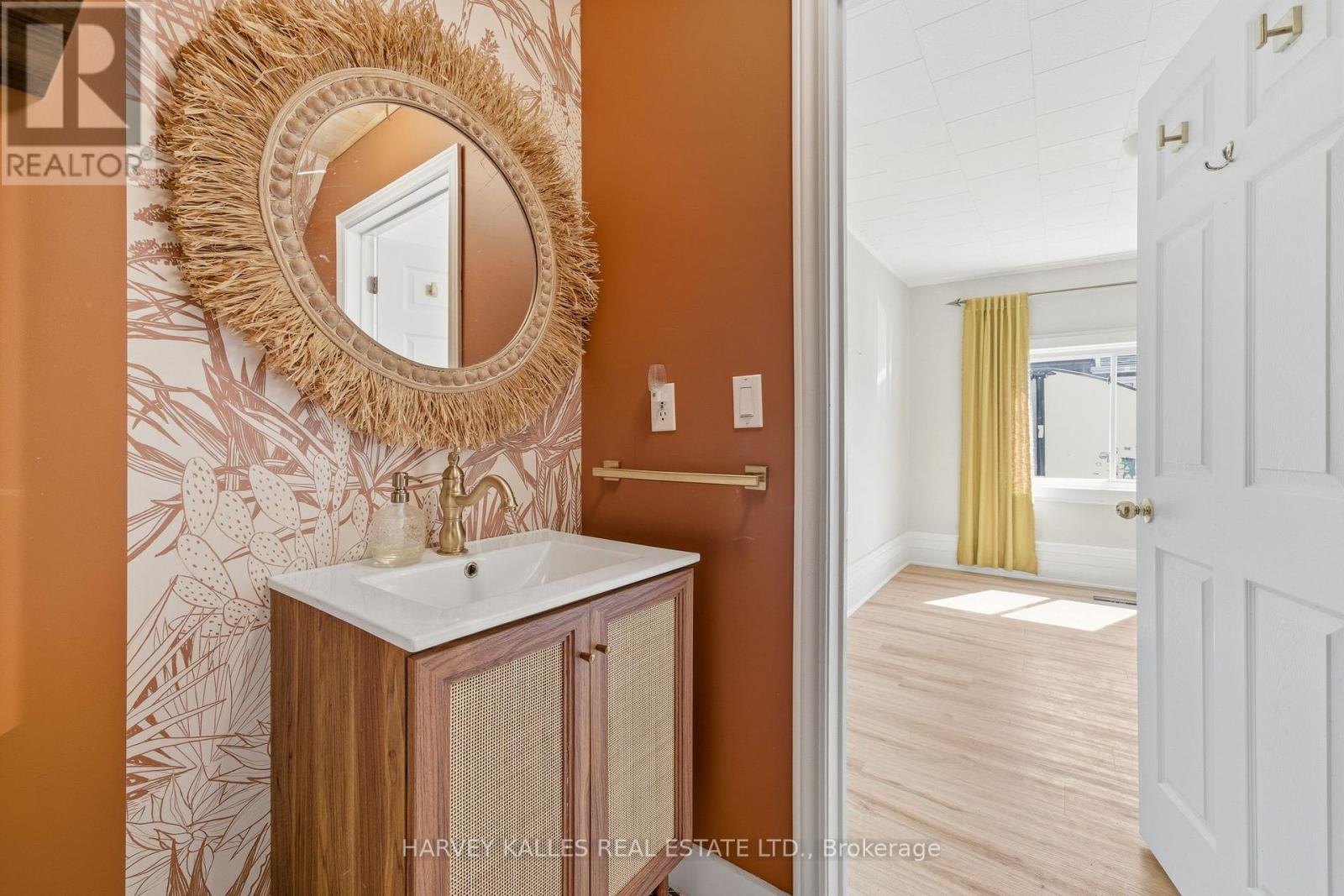 Powder room + laundry