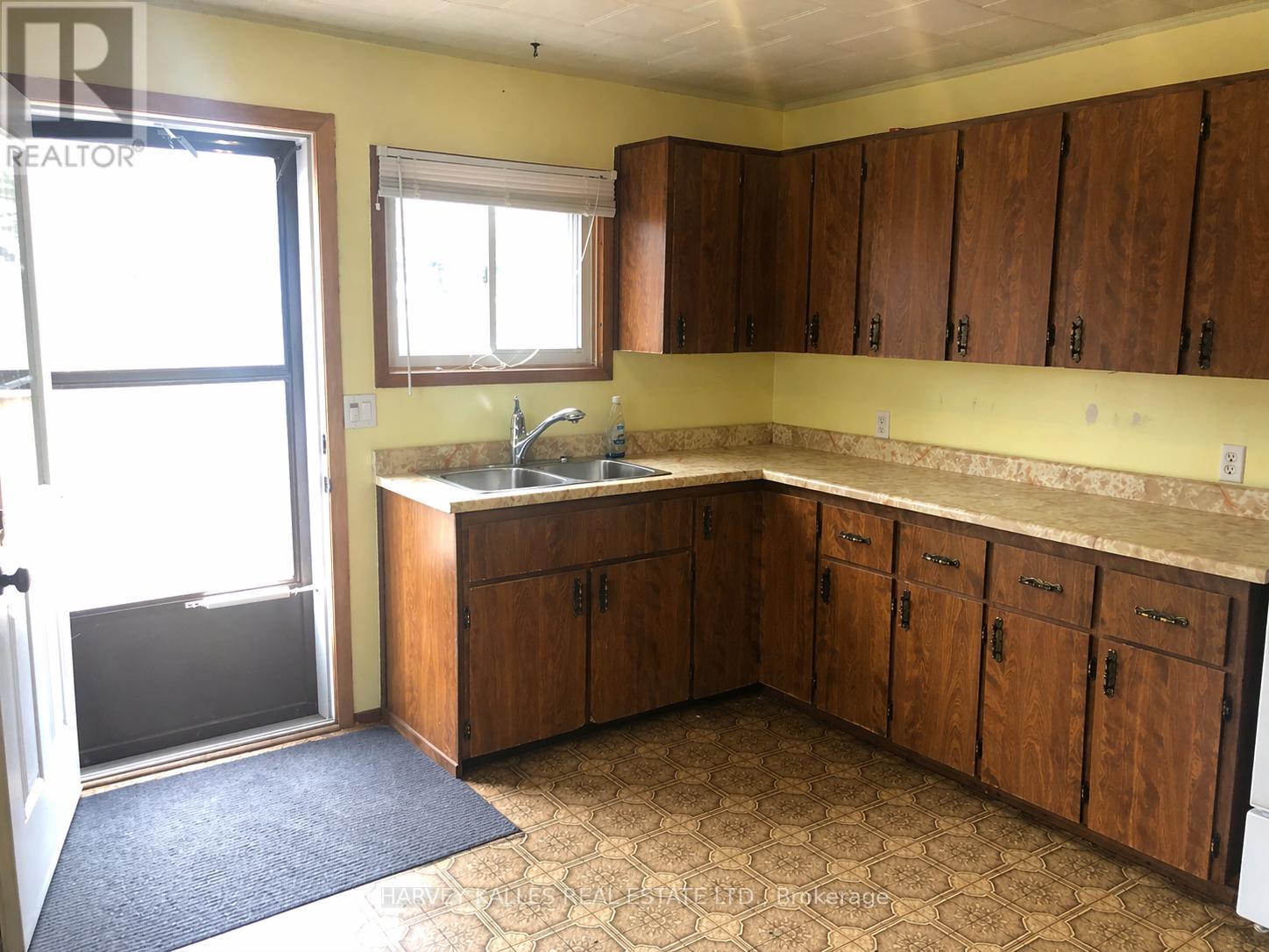 #7 kitchen