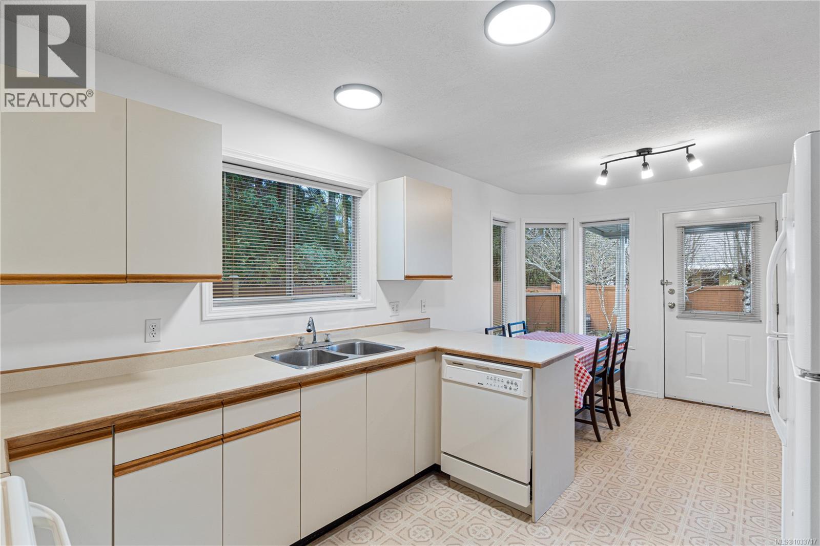 #12 4750 Uplands Dr - 12