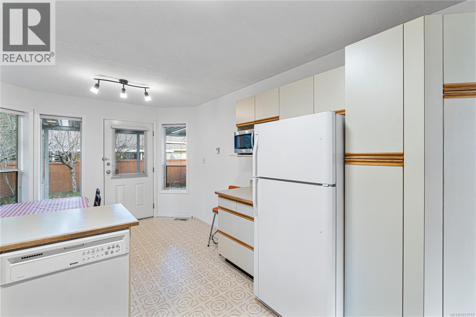 #12 4750 Uplands Dr - 13
