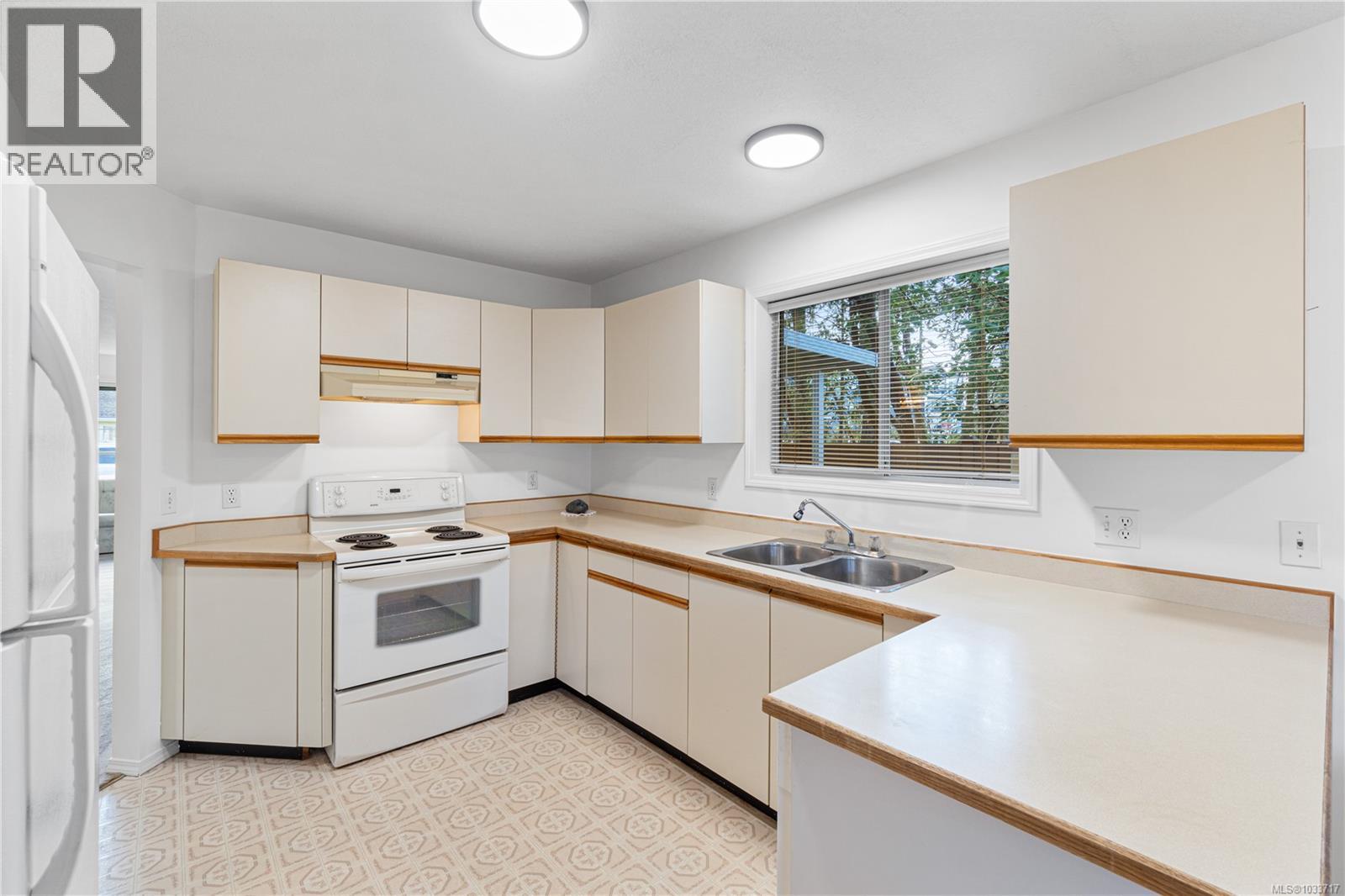 #12 4750 Uplands Dr - 14