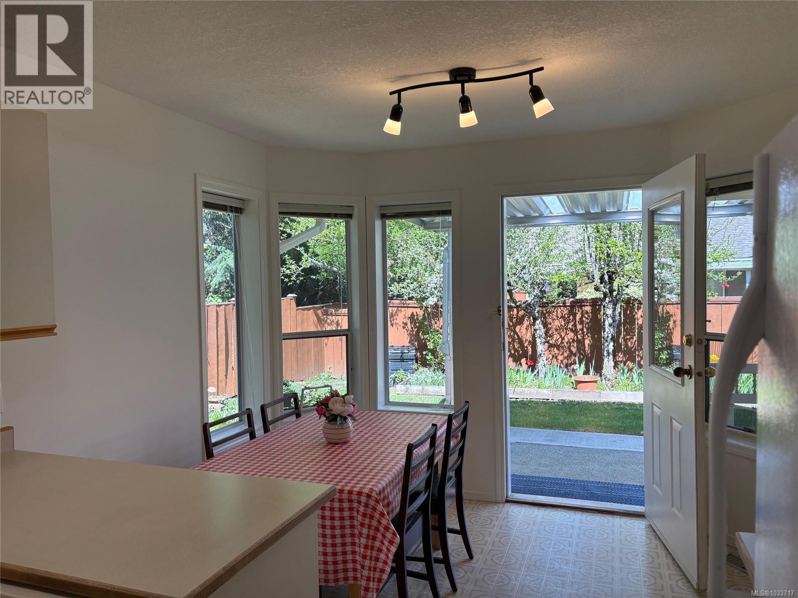 #12 4750 Uplands Dr - 16