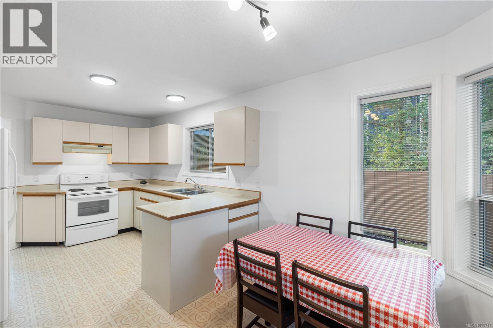 #12 4750 Uplands Dr - 17
