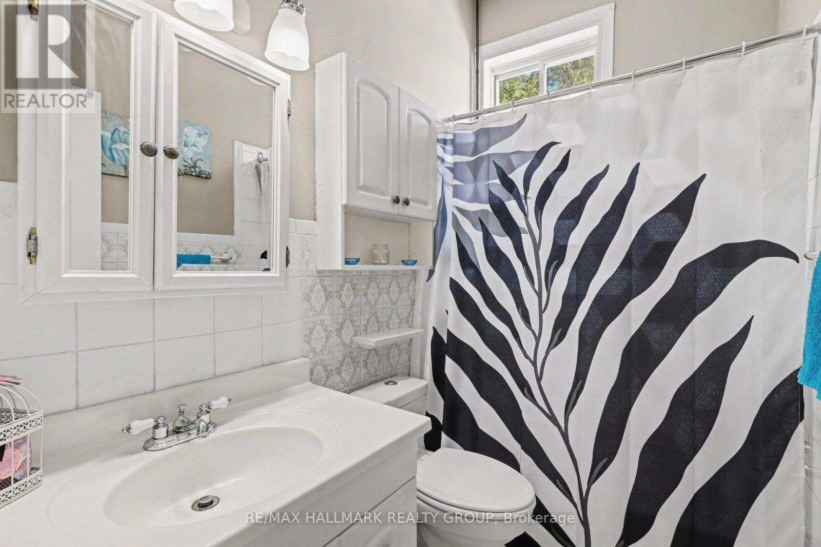 730 GERARD STREET — photo 13