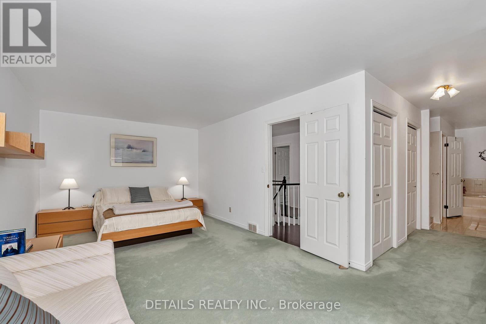 1020 AMBLESIDE CRESCENT - 20