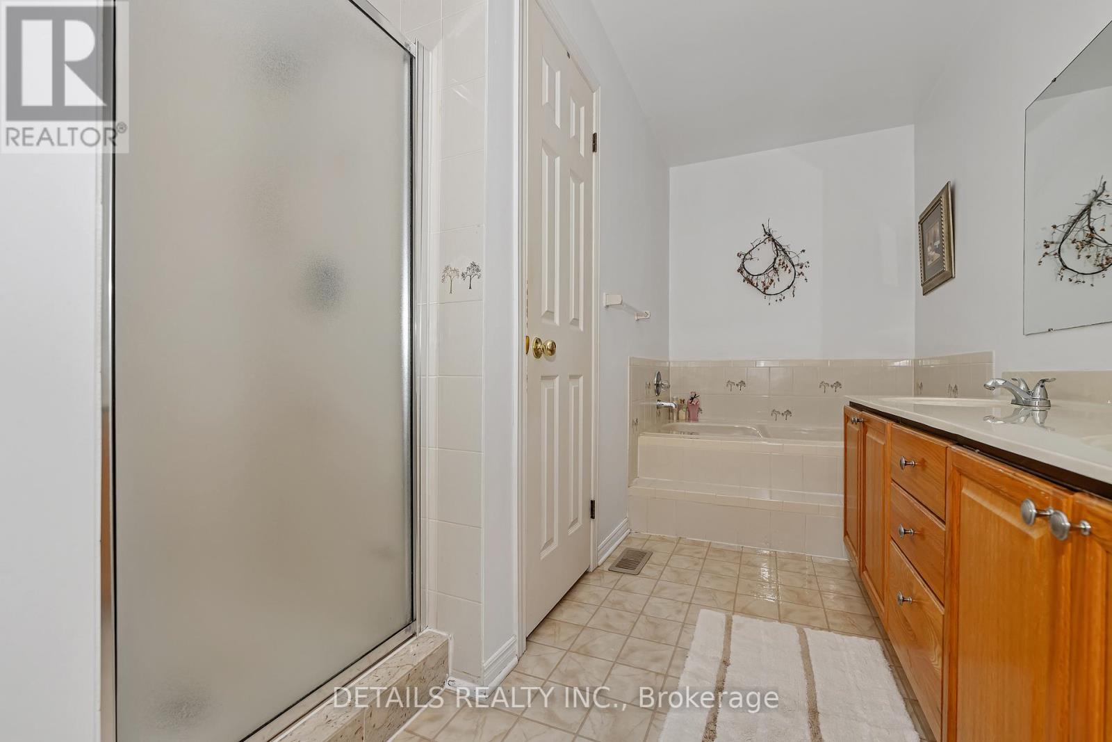 1020 AMBLESIDE CRESCENT - 22
