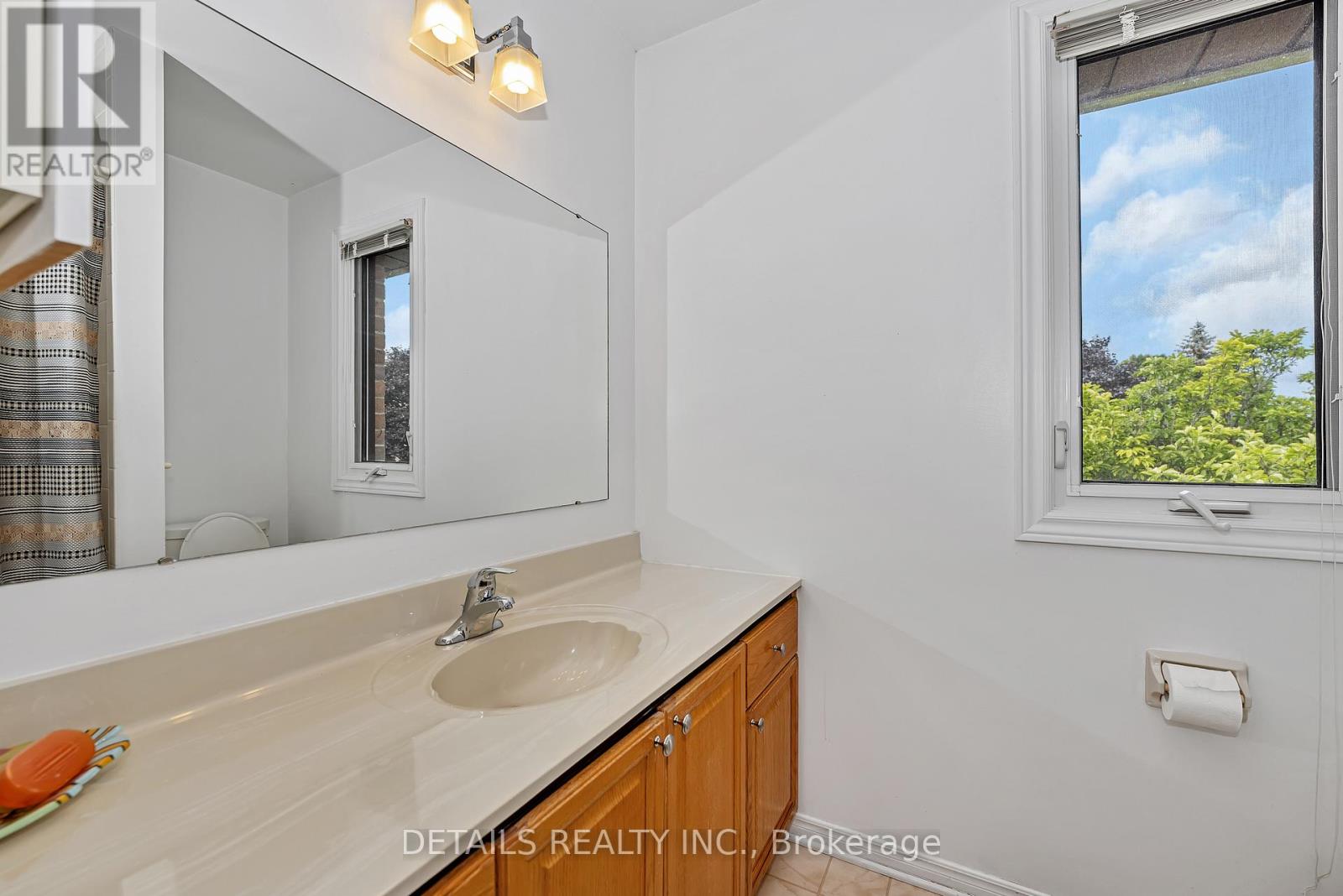 1020 AMBLESIDE CRESCENT - 29