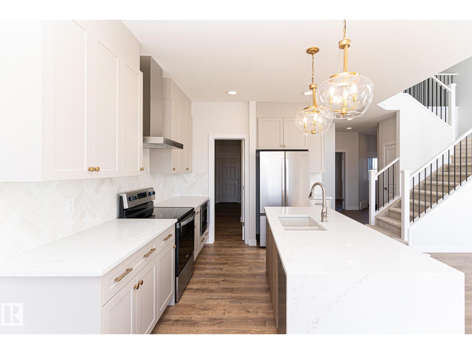 935 18 AV NW, Edmonton