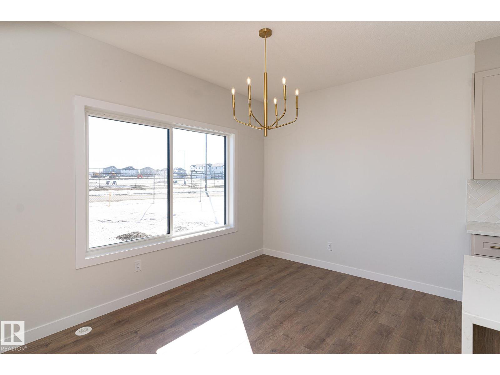 935 18 AV NW, Edmonton