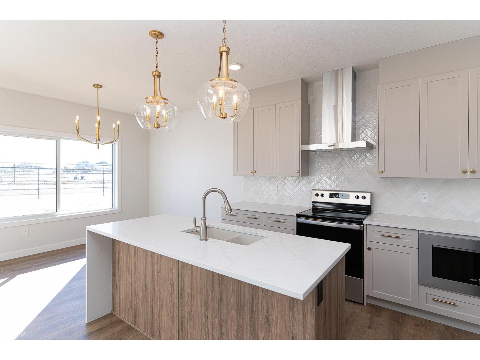 935 18 AV NW, Edmonton