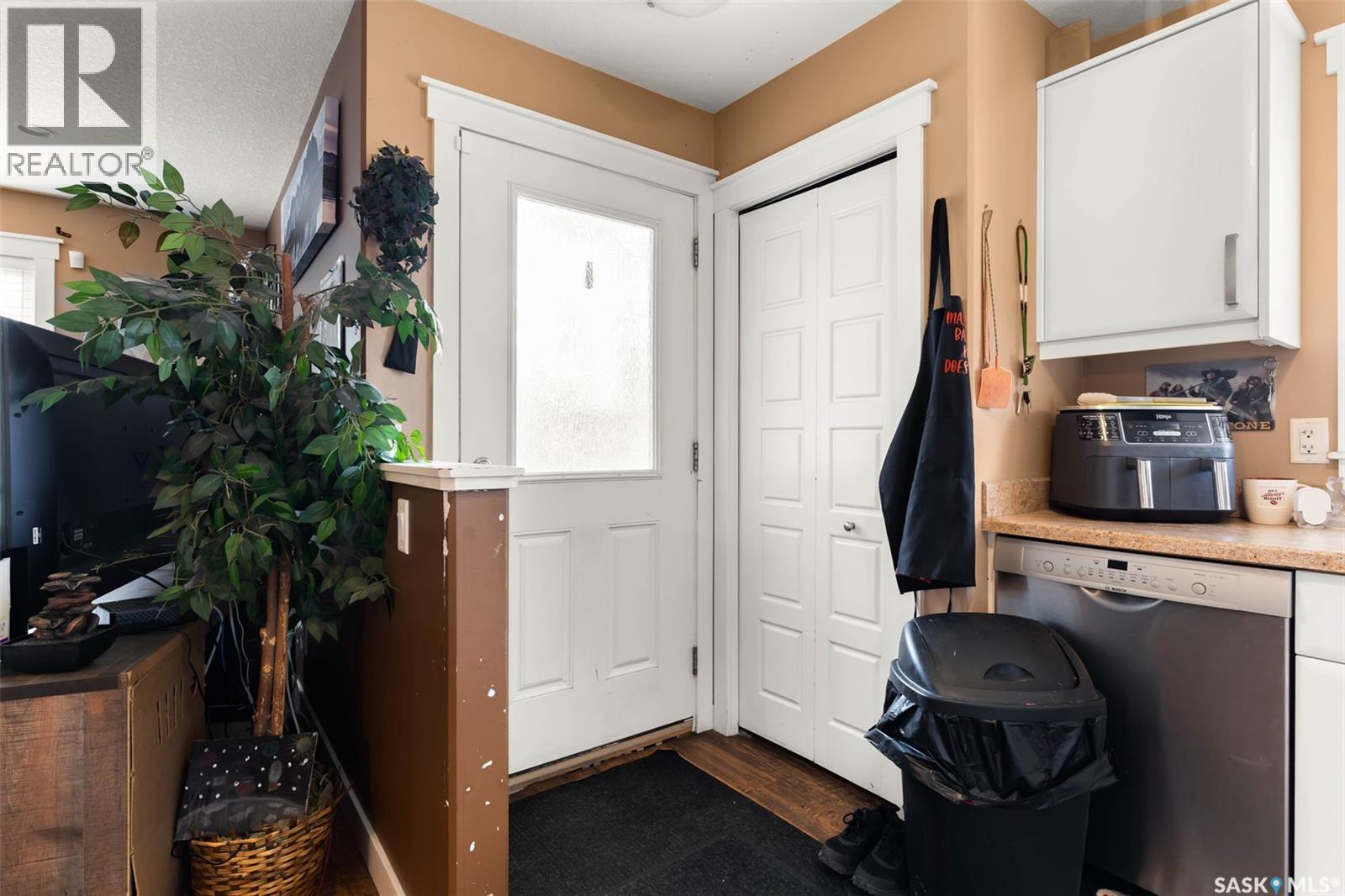 1358 Arthur STREET - 2