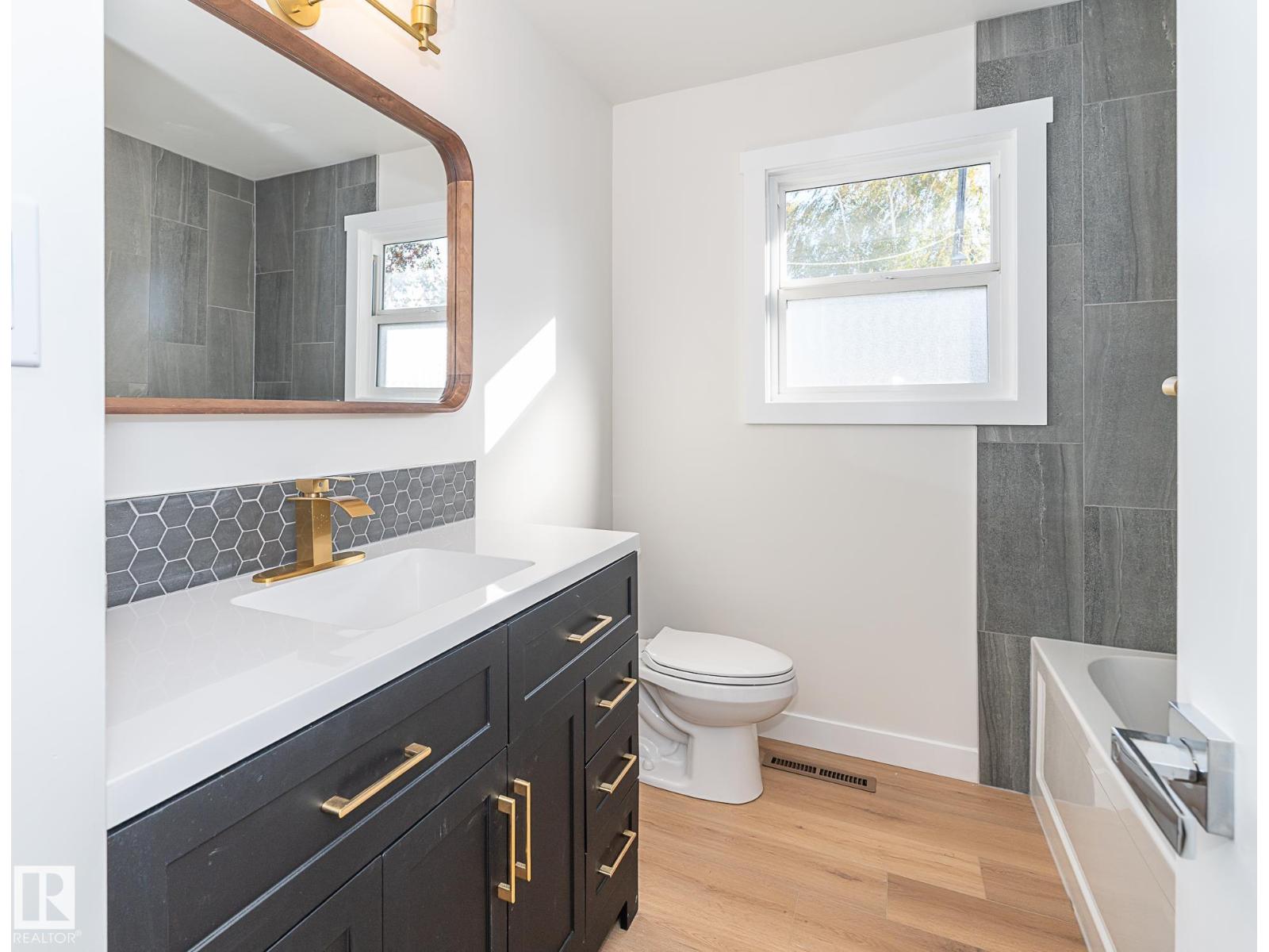 6807 98A AV NW, Edmonton