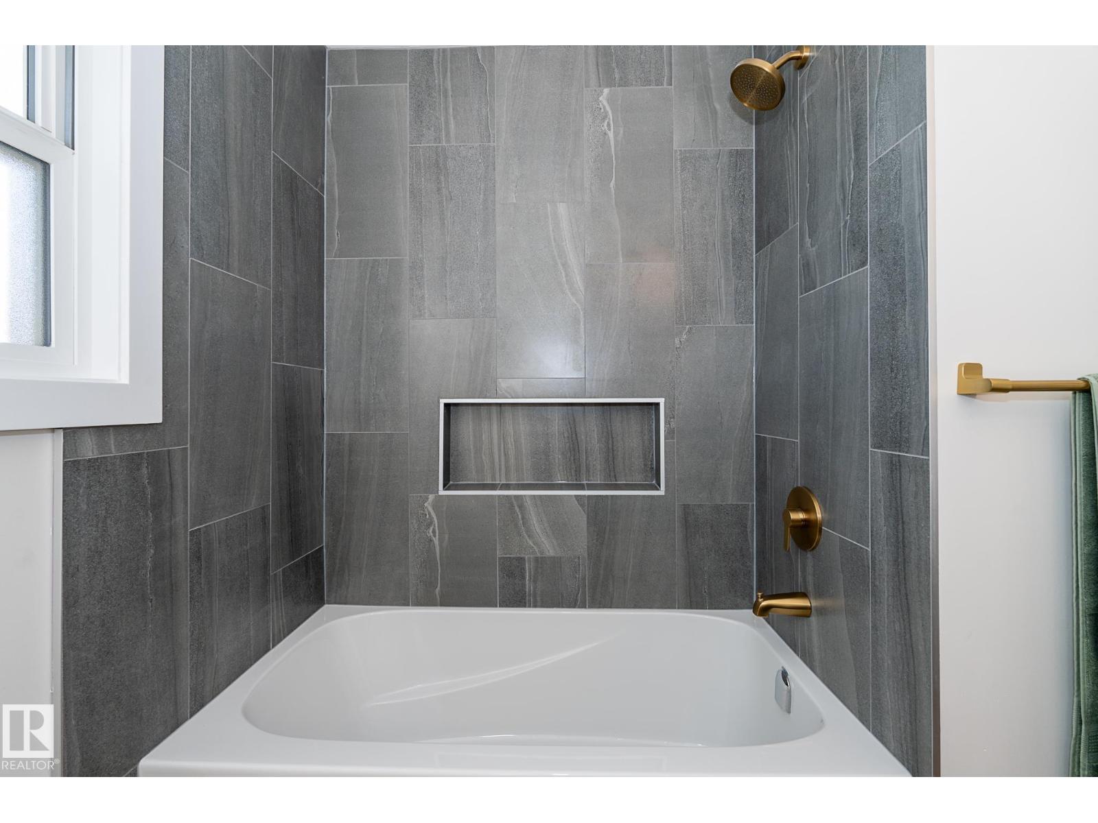 6807 98A AV NW, Edmonton