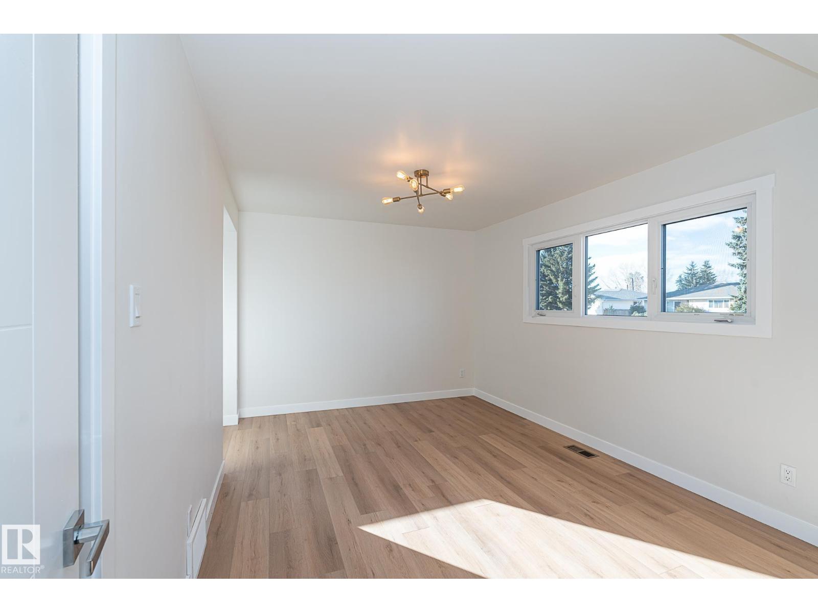 6807 98A AV NW, Edmonton