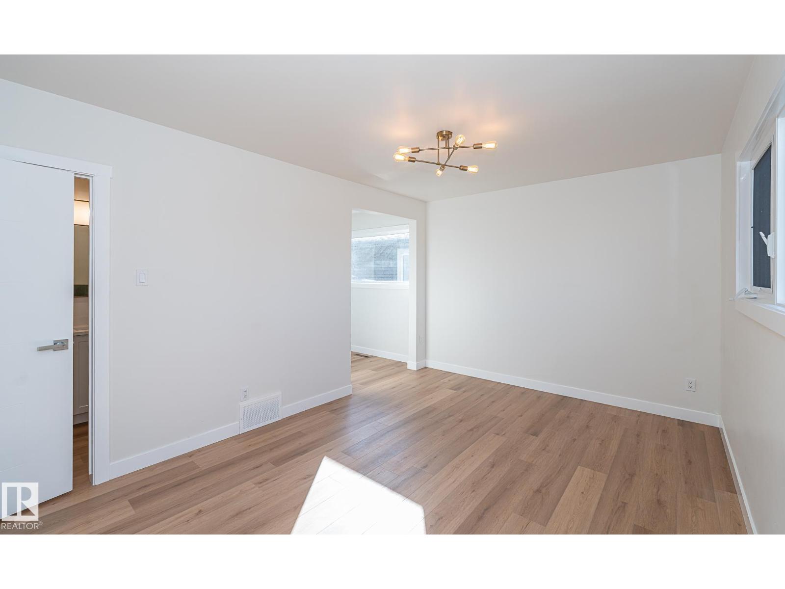 6807 98A AV NW, Edmonton