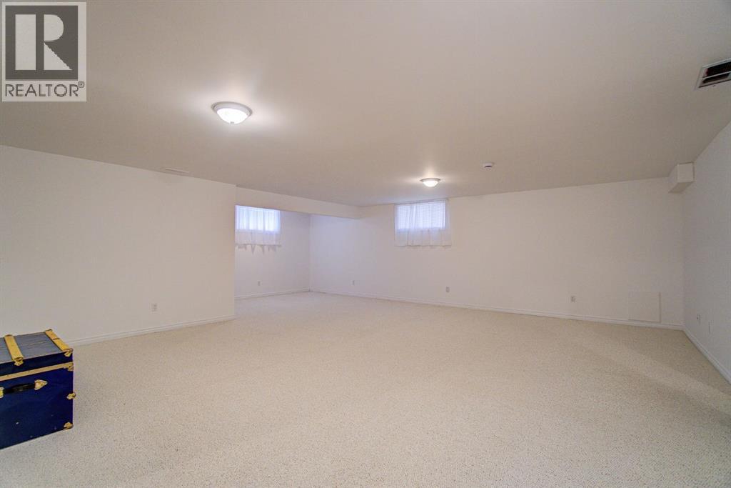 26 Skyline Crescent — photo 31
