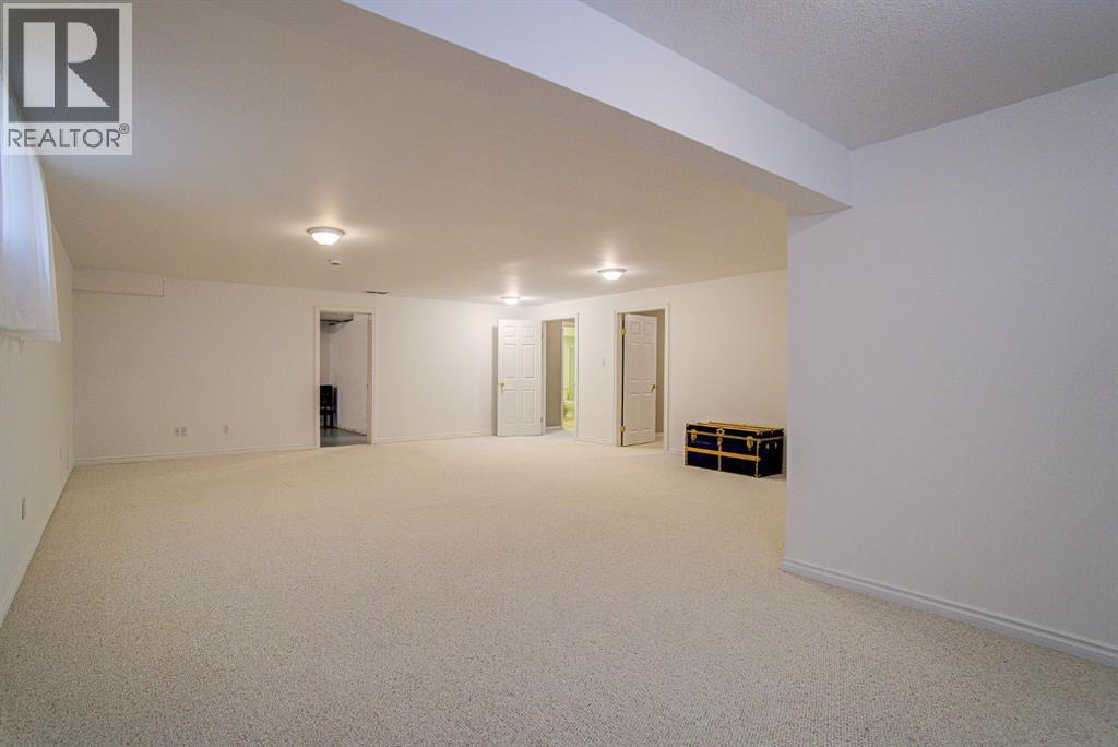 26 Skyline Crescent — photo 33