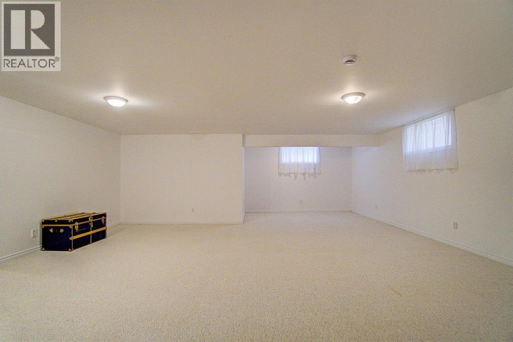 26 Skyline Crescent — photo 35