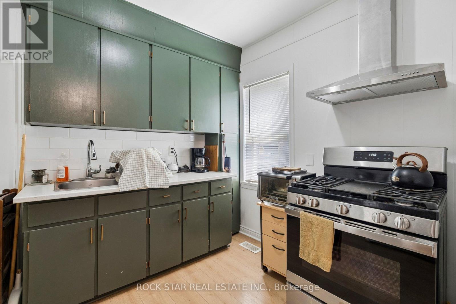 26 ALBINA STREET - 14