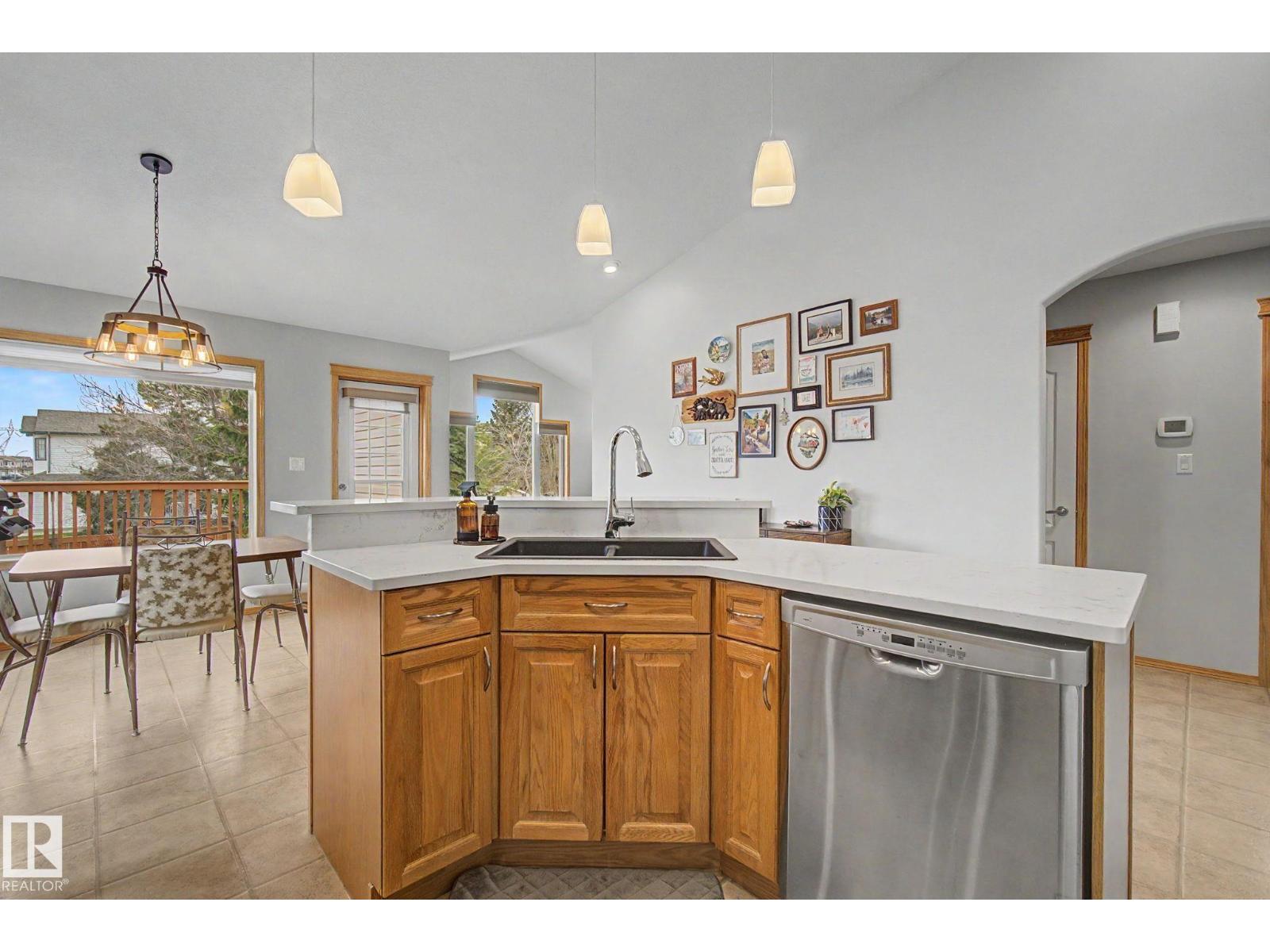 807 OAKLAND PL, Devon