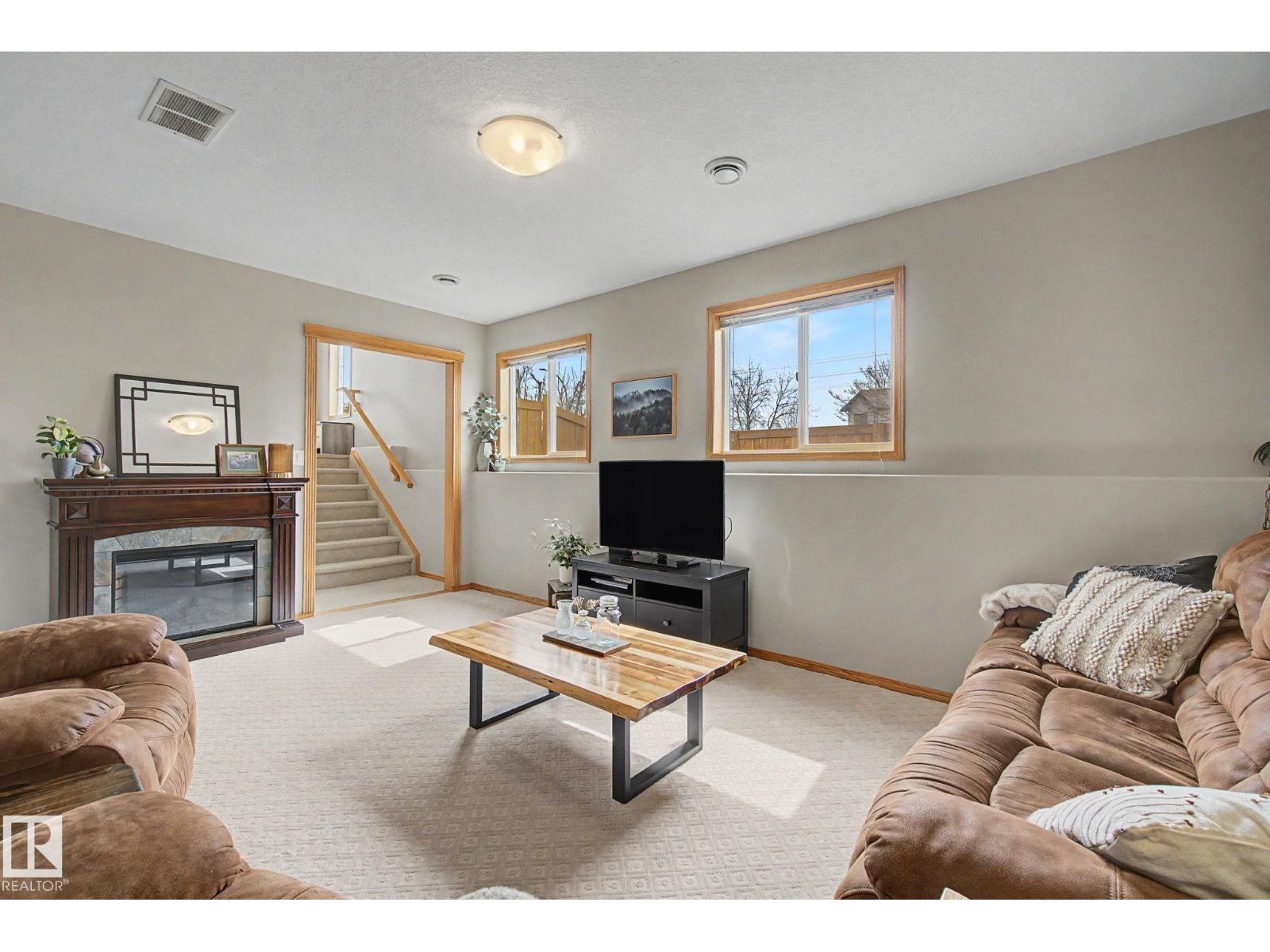 807 OAKLAND PL, Devon