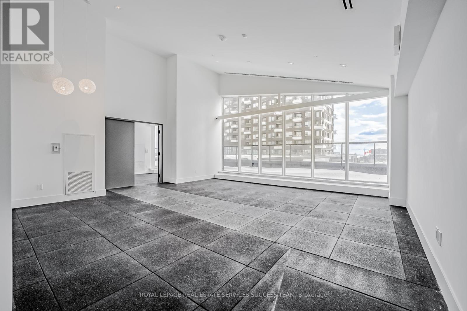#447 2485 TAUNTON ROAD - 25