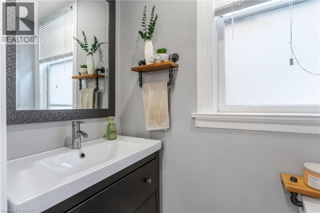 129 AHRENS Street W, Kitchener, Ontario, N2H4L4 — Photo 20