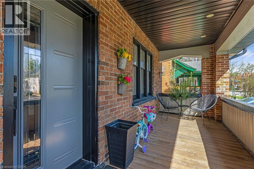 129 AHRENS Street W, Kitchener, Ontario, N2H4L4 — Photo 3