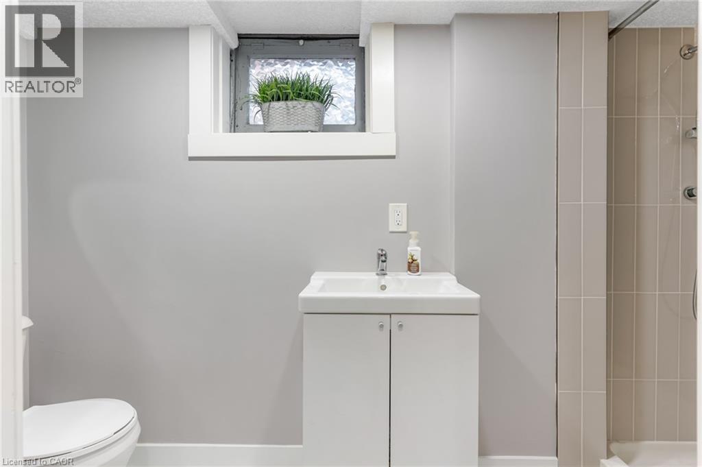 129 AHRENS Street W, Kitchener, Ontario, N2H4L4 — Photo 36