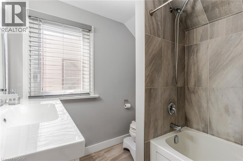 129 AHRENS Street W, Kitchener, Ontario, N2H4L4 — Photo 29