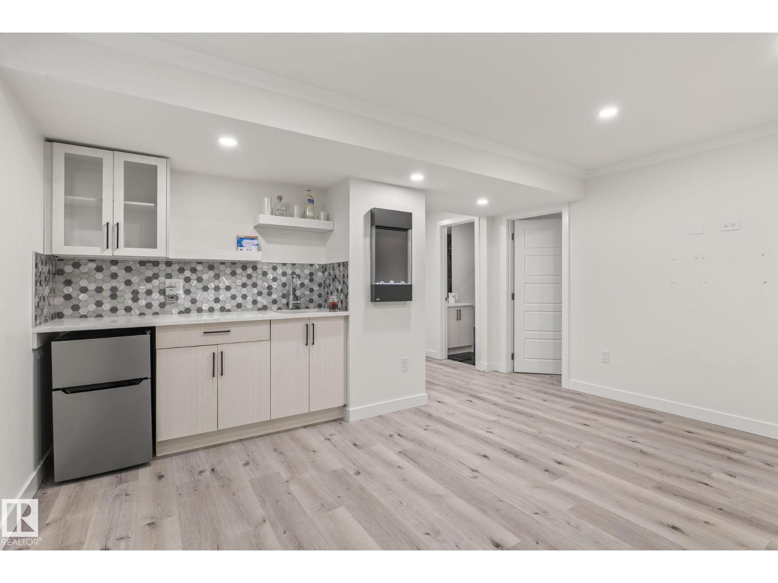 8431 216 ST NW NW, Edmonton