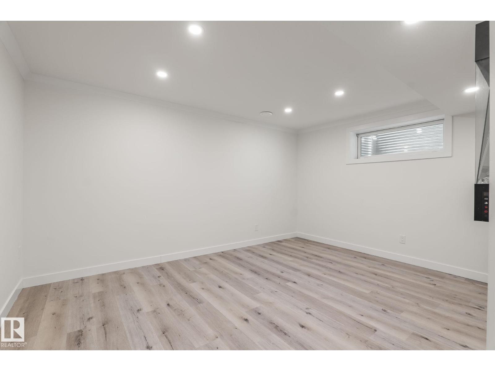 8431 216 ST NW NW, Edmonton