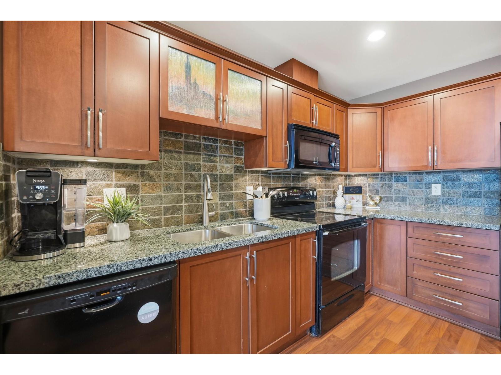 House in Langley - Image 16
