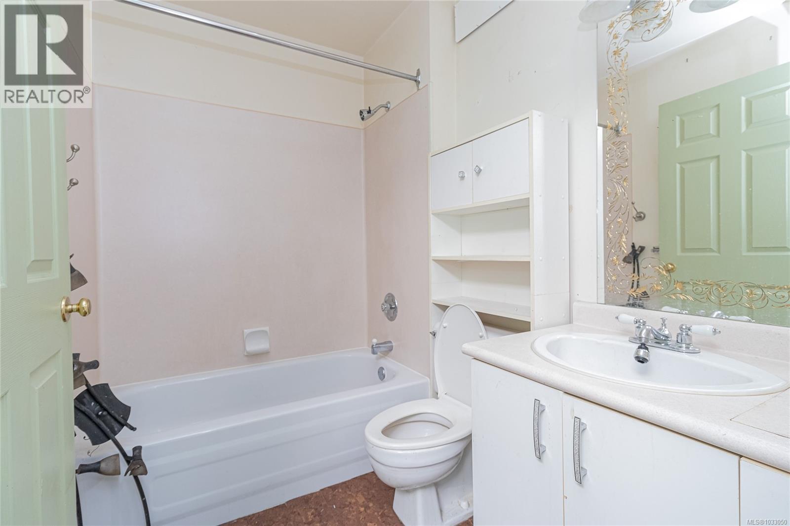 #402 832 Fisgard St - 12