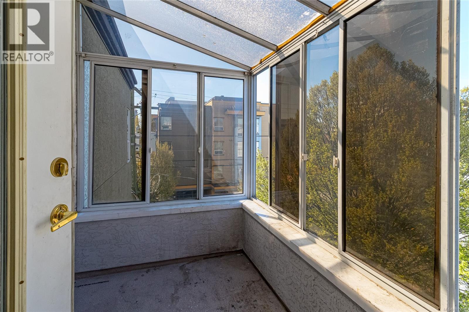 #402 832 Fisgard St - 13